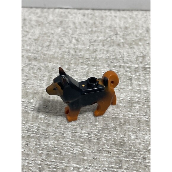 Lego Jurassic World Minifigure Animal RED the Husky Dog from set 75935 - Picture 2 of 7